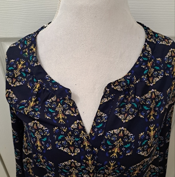 Valerie Stevens Open V-Neck Blue Printed Blouse   Size 1X - Picture 2 of 11